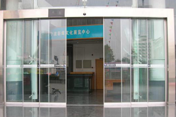 套疊式自動門